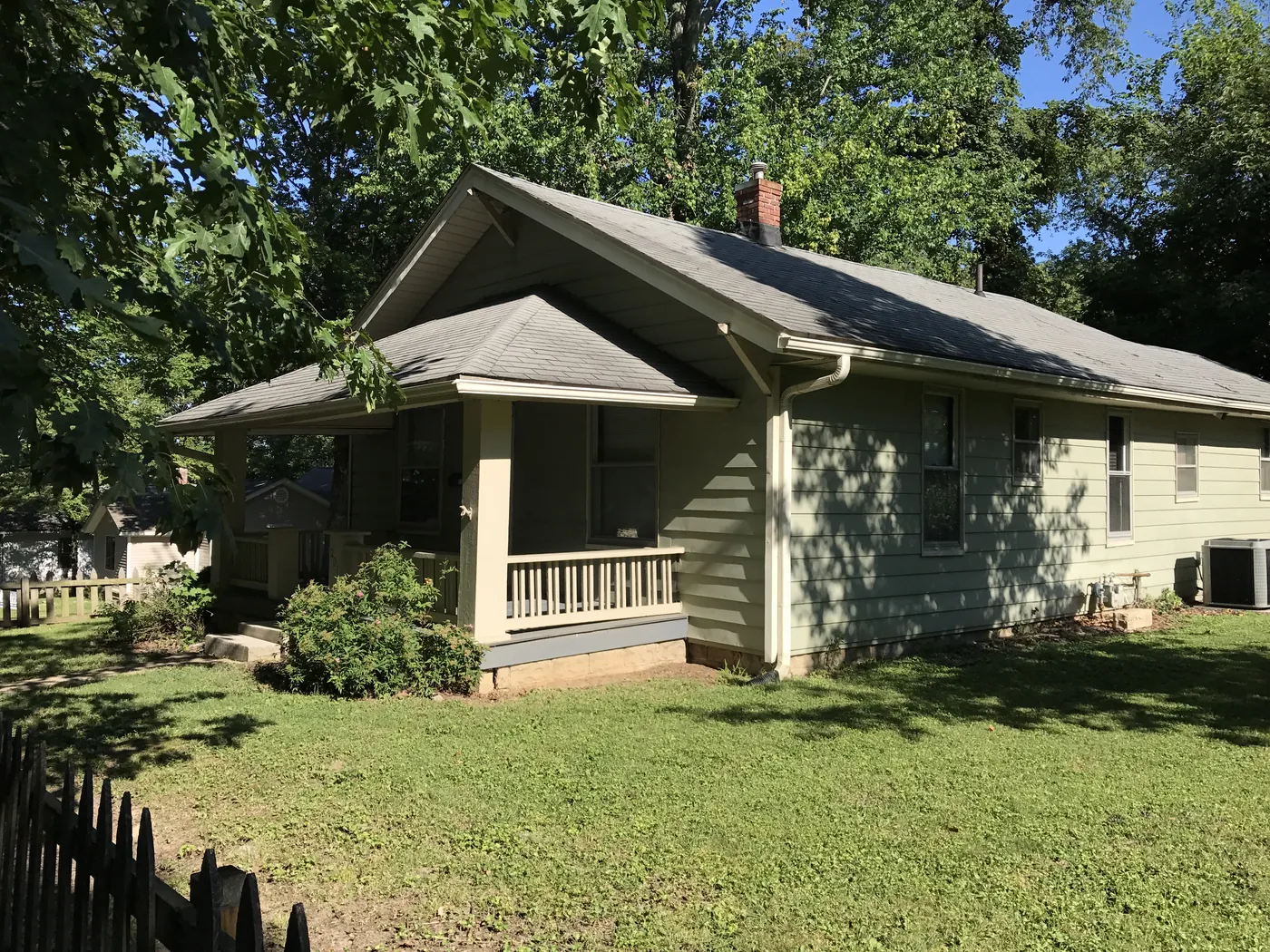 201 E 16th St from the side yard